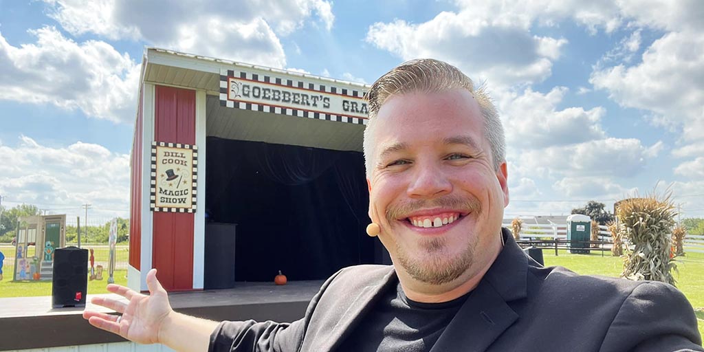 Magician performing at Goebbert’s Fall Festival